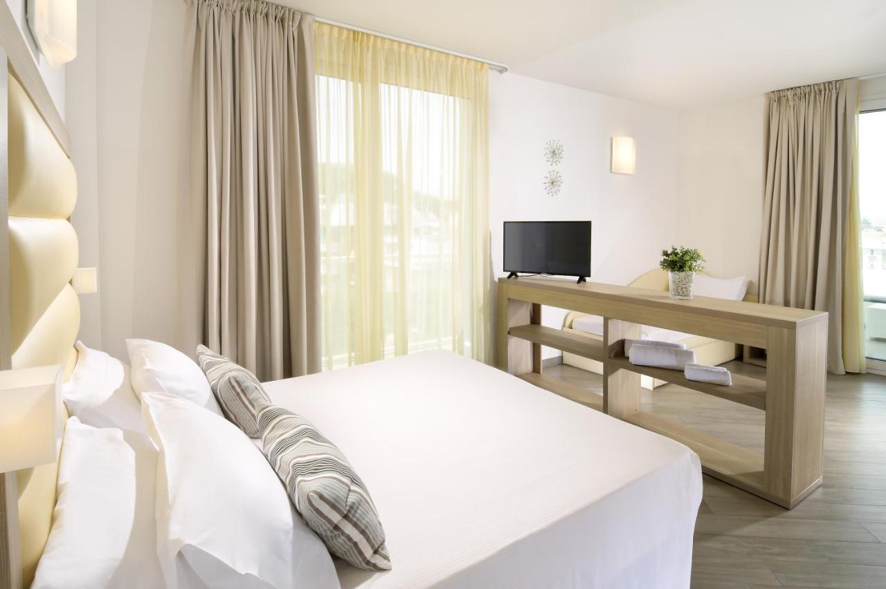 Hotel Atlantic & Spa Gabicce Mare Bagian luar foto