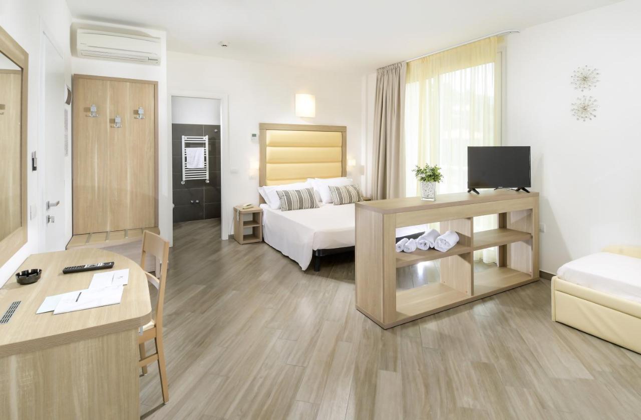 Hotel Atlantic & Spa Gabicce Mare Bagian luar foto