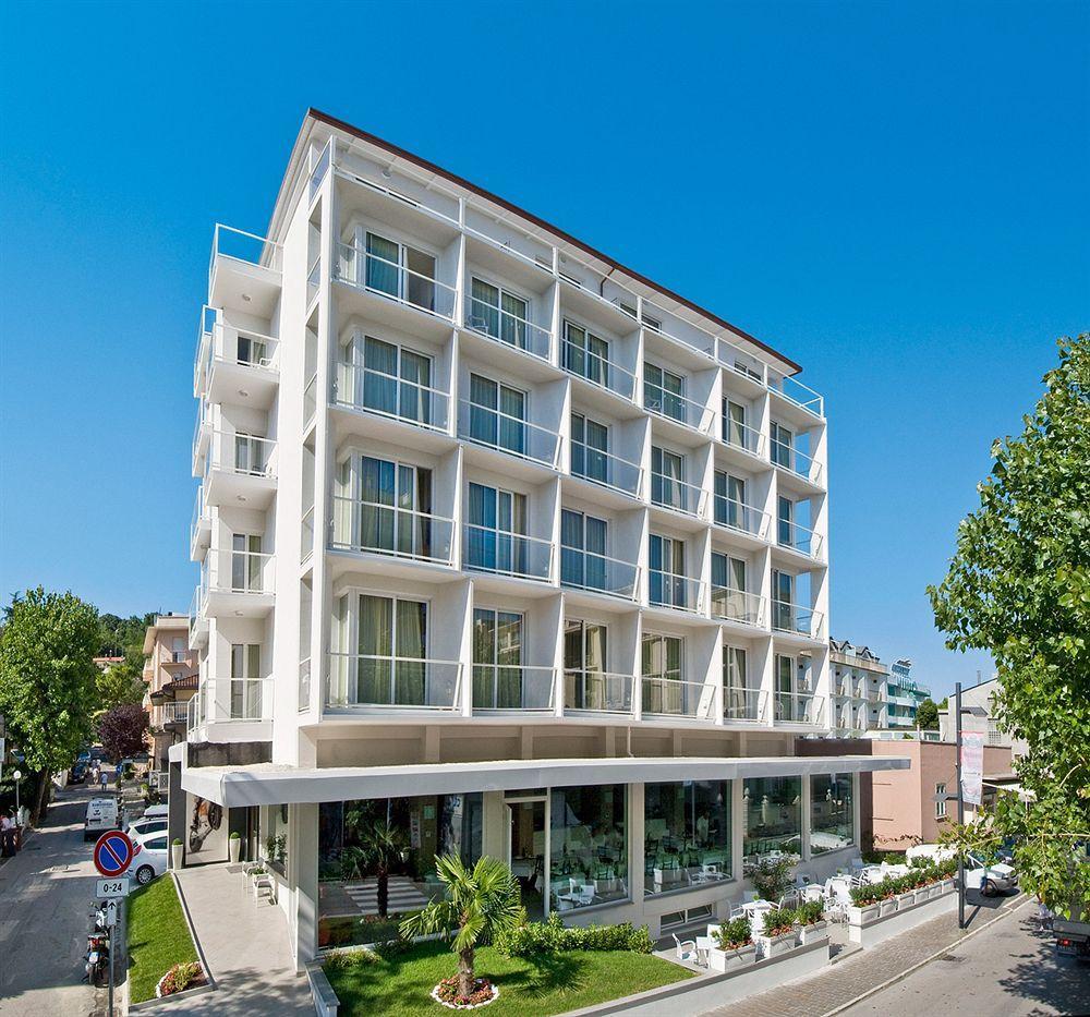 Hotel Atlantic & Spa Gabicce Mare Bagian luar foto