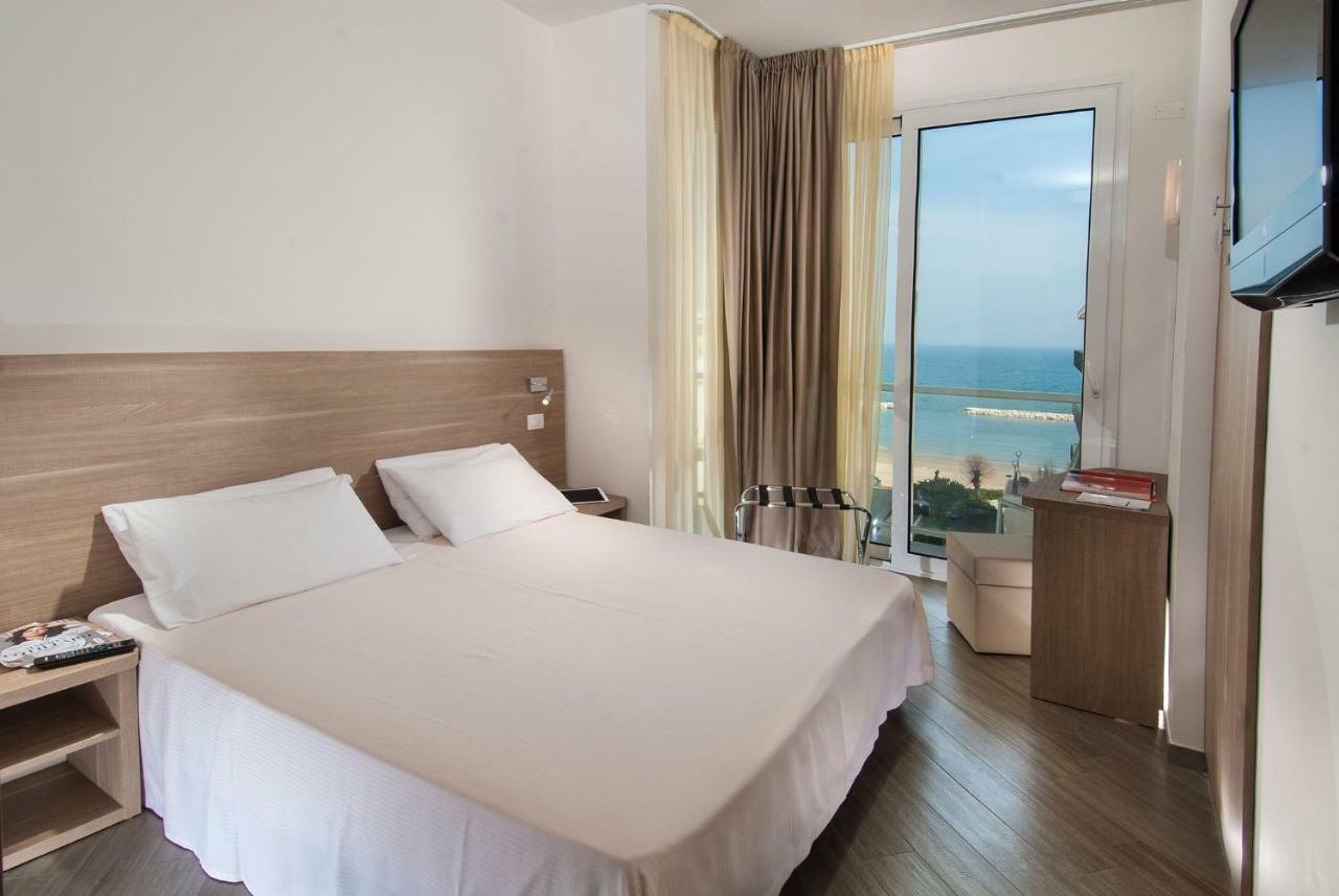 Hotel Atlantic & Spa Gabicce Mare Bagian luar foto
