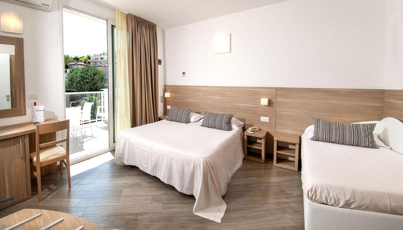 Hotel Atlantic & Spa Gabicce Mare Bagian luar foto